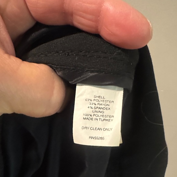 Express vintage Black Mini Skirt. Perfect for casual and dress up! Staple piece - Picture 7 of 8